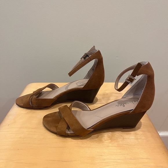 Charles by Charles David Light Brown Wedge Sandals - Picture 3 of 15